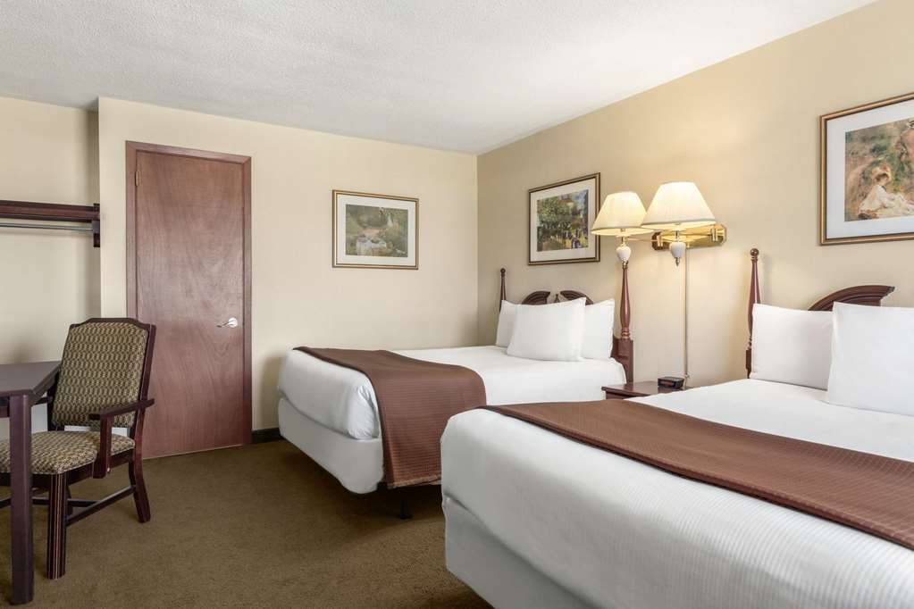 Travelodge Hotel By Wyndham Kingston Lasalle Room photo